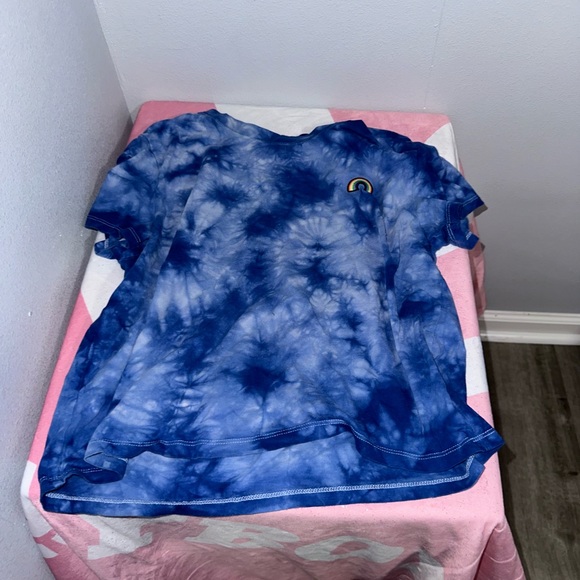 Blue shirt with a rainbow - Picture 2 of 2